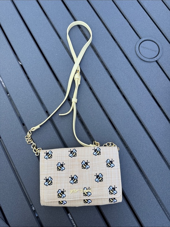 Betsey Johnson Handbags - Betsey Johnson Beige Straw Crossbody with Bee Motif and Gold Chain
